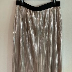 COPY - Womens gold pleated skirt, sz XL